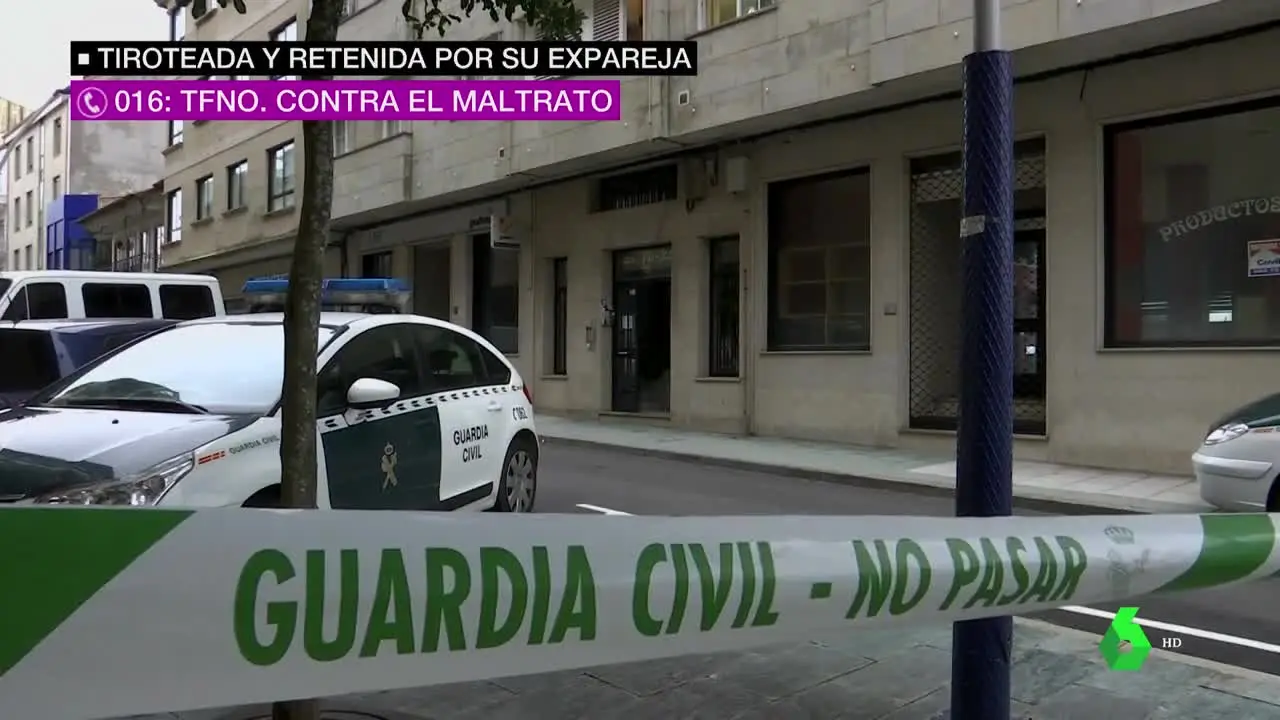  Trasladado al hospital con dos disparos en la cabeza el hombre atrincherado en su casa de O Grove tras disparar a su pareja