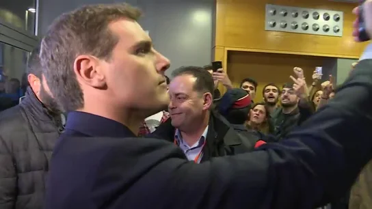 Escrache contra Albert Rivera y Manuel Valls en Barcelona con consignas independentistas Escrache contra Albert Rivera y Manuel Valls en Barcelona con consignas independentistas