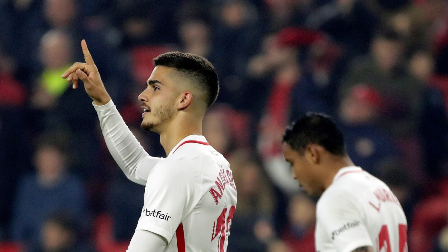 Andr&eacute; Silva celebra uno de sus goles con el Sevilla