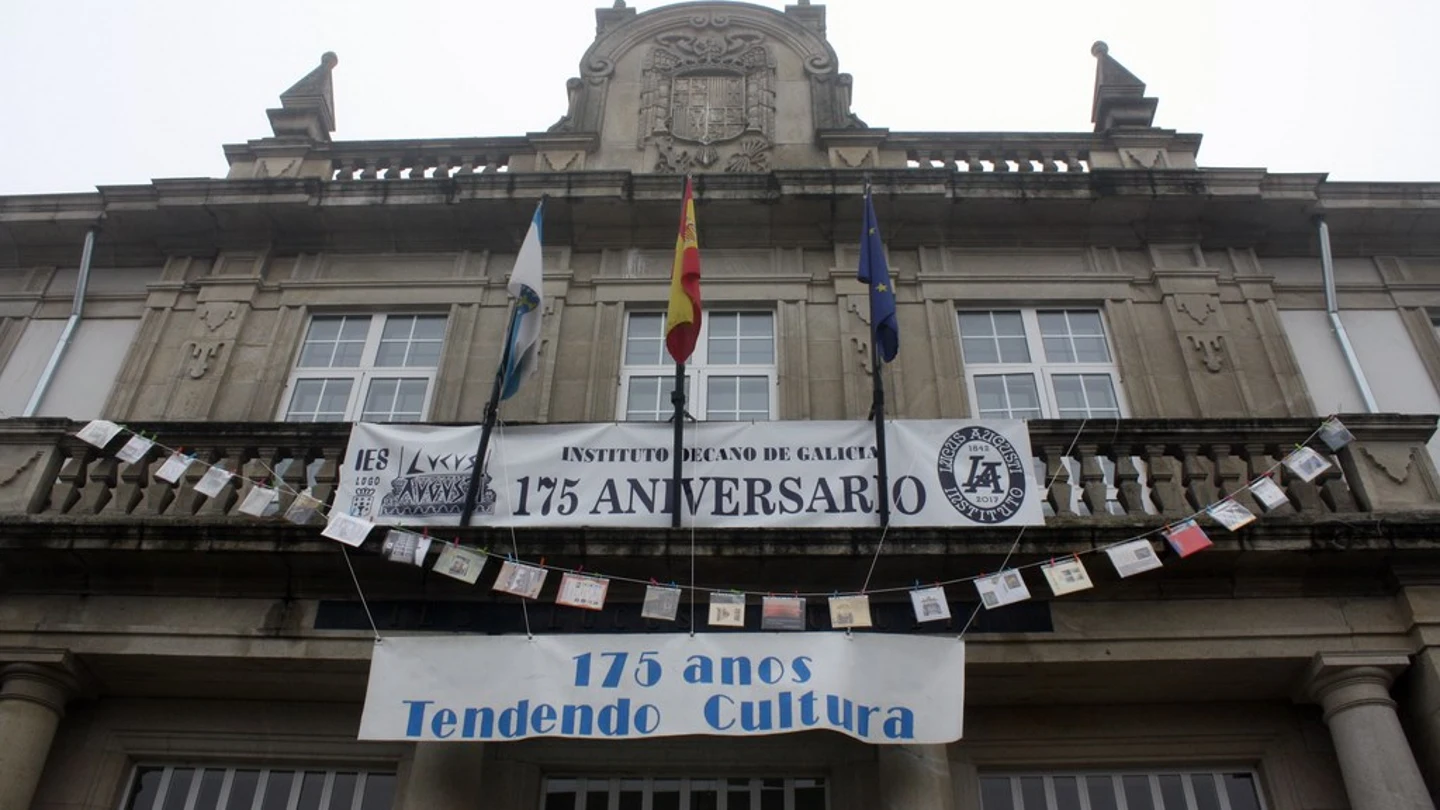 Fachada del Instituto decano Lucus Augusti en Lugo, Galicia. Fachada del Instituto decano Lucus Augusti en Lugo, Galicia.