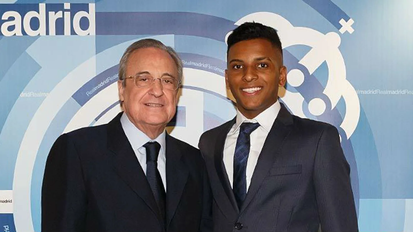 Florentino Pérez y Rodrygo, en el Bernabéu Florentino Pérez y Rodrygo, en el Bernabéu
