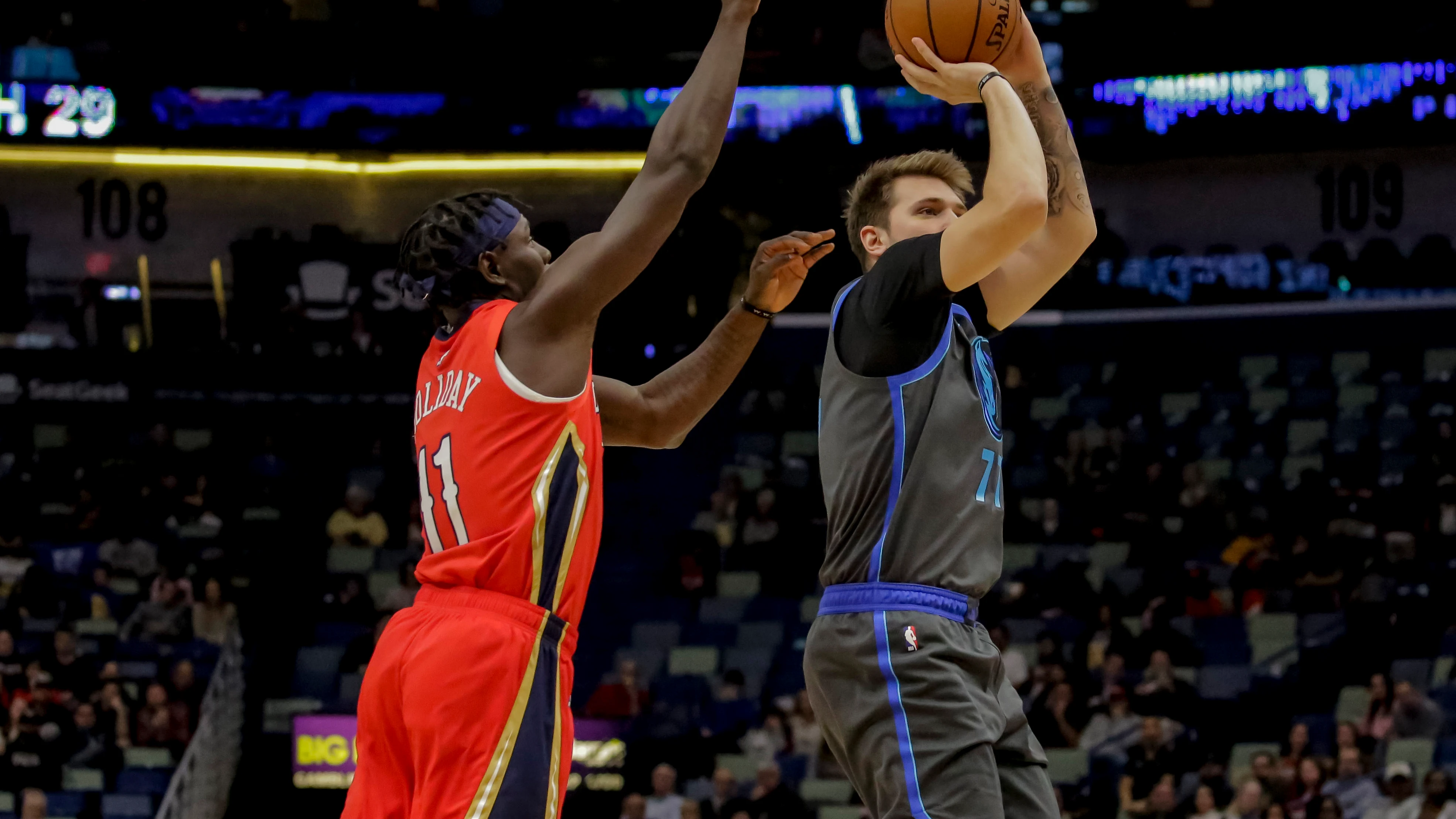 Luka Doncic en el partido Pelicans vs Mavericks