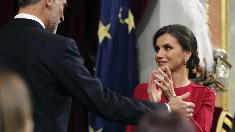 El Rey Felipe VI, junto a la Reina Letizia, en el hemiciclo del Congreso de los Diputados