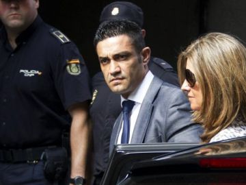 Sergio Ríos, el chofer de Bárcenas, junto a Rosalía Iglesias Sergio Ríos, el chofer de Bárcenas, junto a Rosalía Iglesias