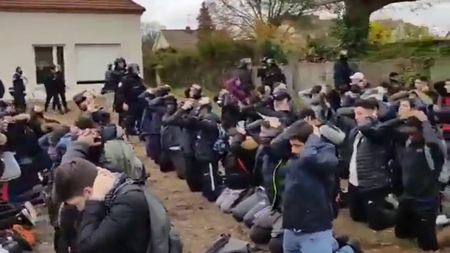 Francia investigar&aacute; el arresto masivo de j&oacute;venes implicados en las protestas estudiantiles 