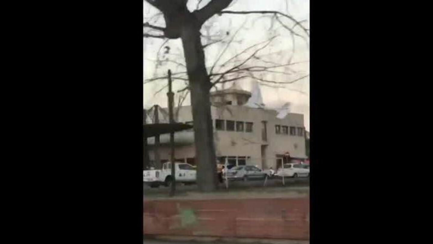 Mueren dos personas al chocar su avioneta contra una gasolinera de Badia del Vall&egrave;s, Barcelona