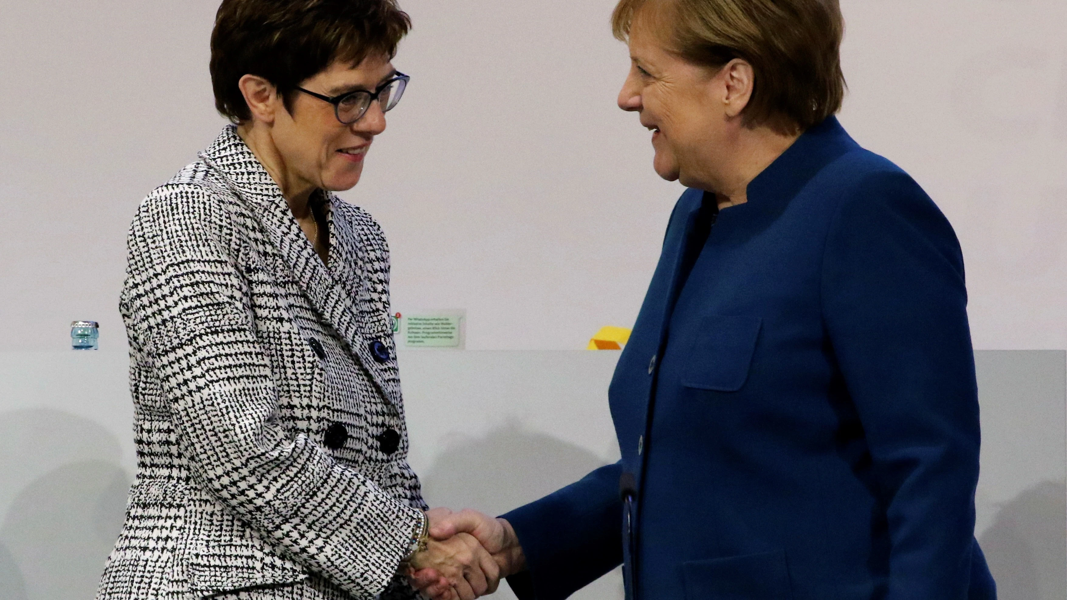 Kramp-Karrenbauer y Angela Merkel