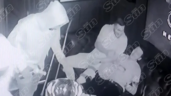 Varios jugadores del Arsenal inhalando 'hippy crack' en un club de Londres Varios jugadores del Arsenal inhalando 'hippy crack' en un club de Londres