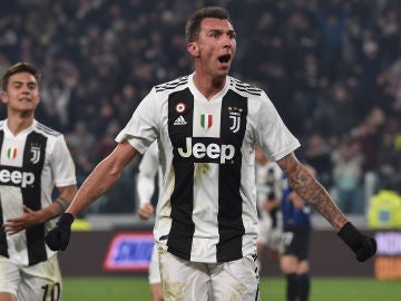 Mandzukic celebra su gol con la Juventus Mandzukic celebra su gol con la Juventus