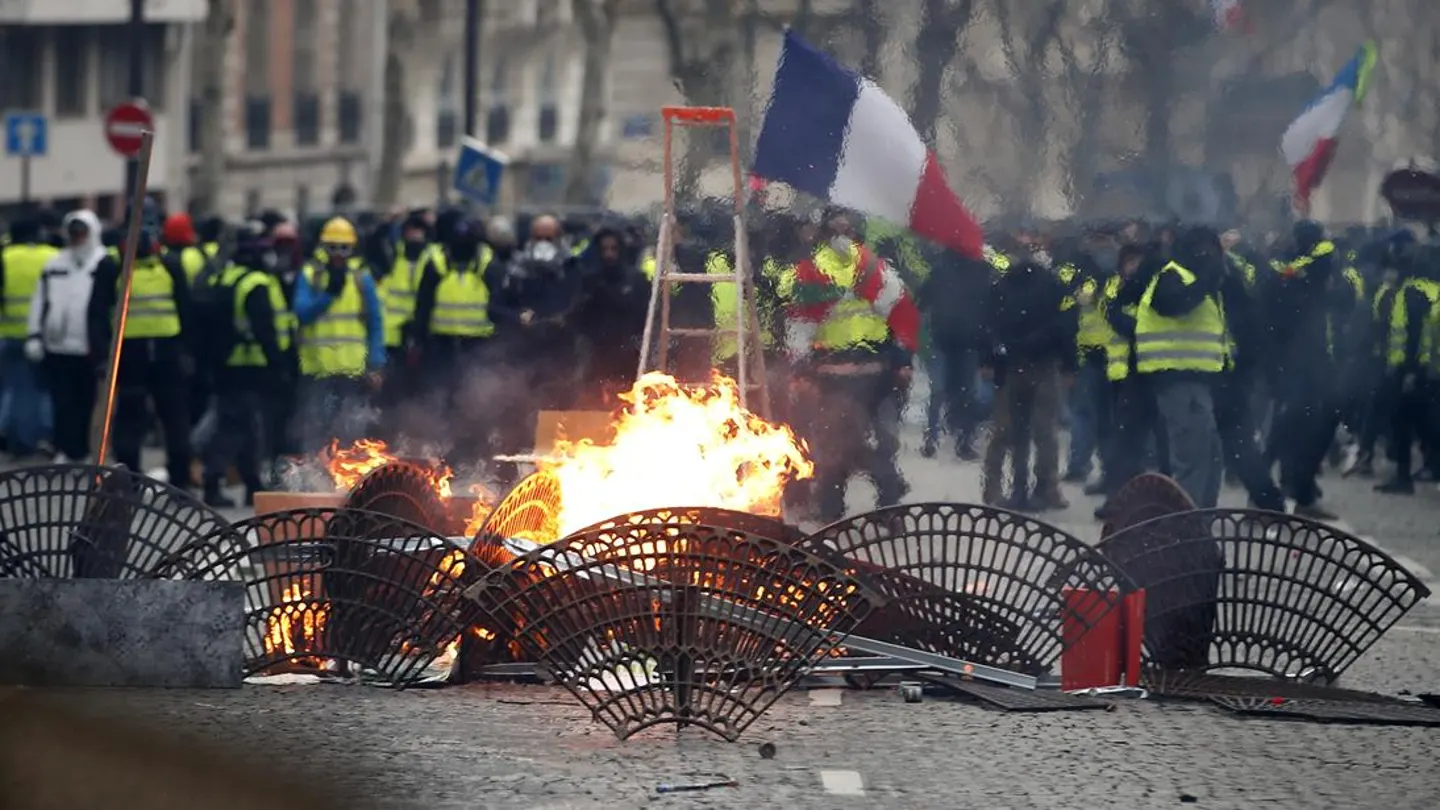 Protestas cerca de los Campos Elíseos de París Protestas cerca de los Campos Elíseos de París