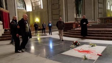 Enrique Tenreiro cuando pintó la tumba de Franco