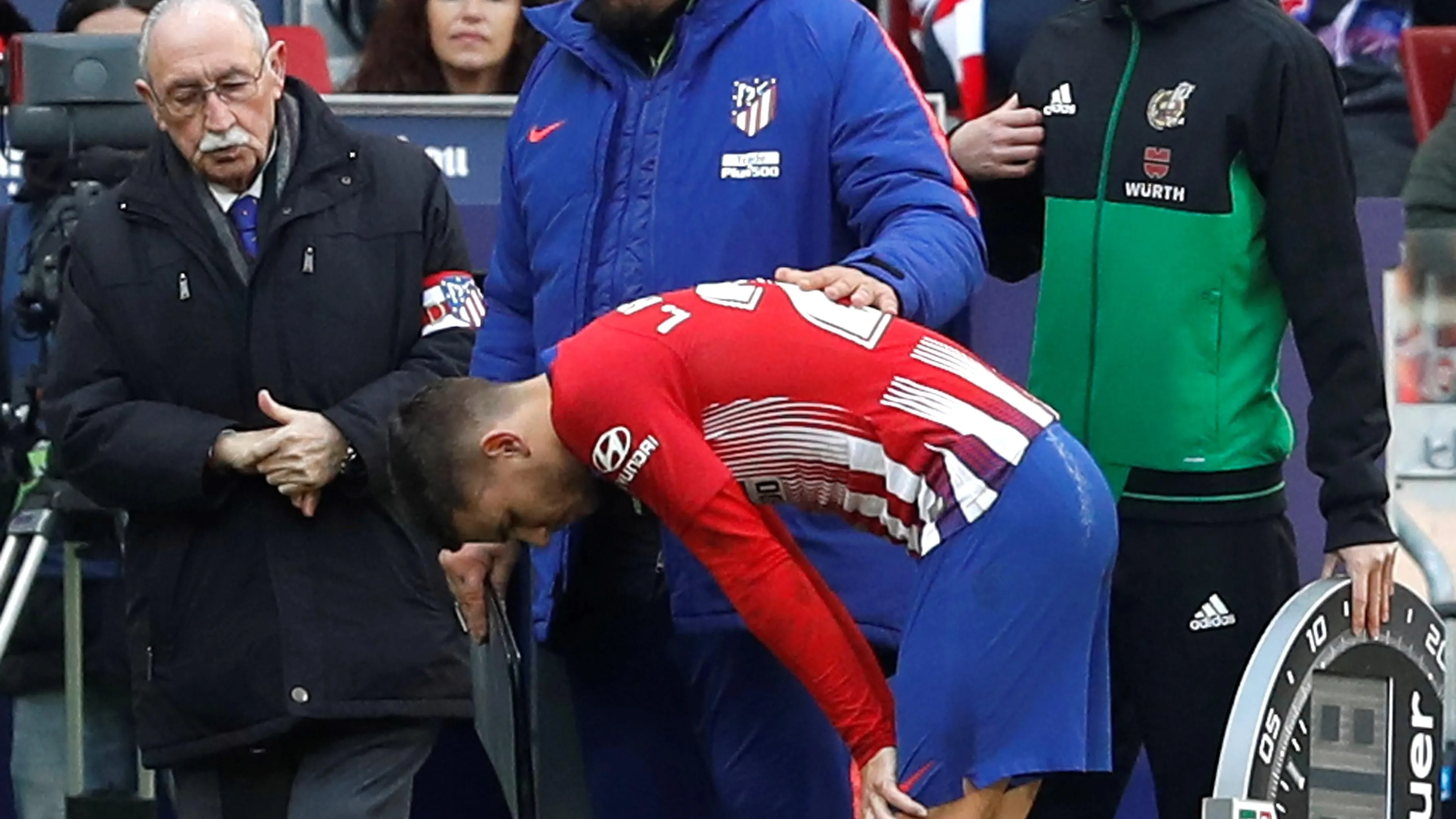 Lucas Hernández se retira lesionado del partido del Atlético