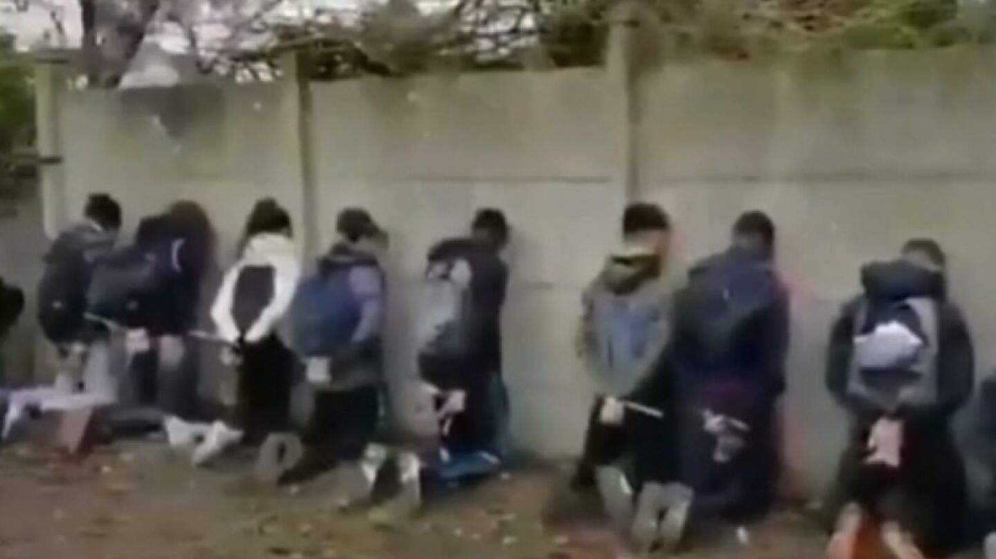 Imagen de los estudiantes que sufrieron "actos de tortura" por parte de la Polic&iacute;a francesa