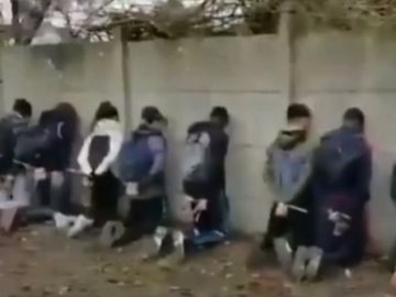Imagen de los estudiantes que sufrieron "actos de tortura" por parte de la Policía francesa Imagen de los estudiantes que sufrieron "actos de tortura" por parte de la Policía francesa