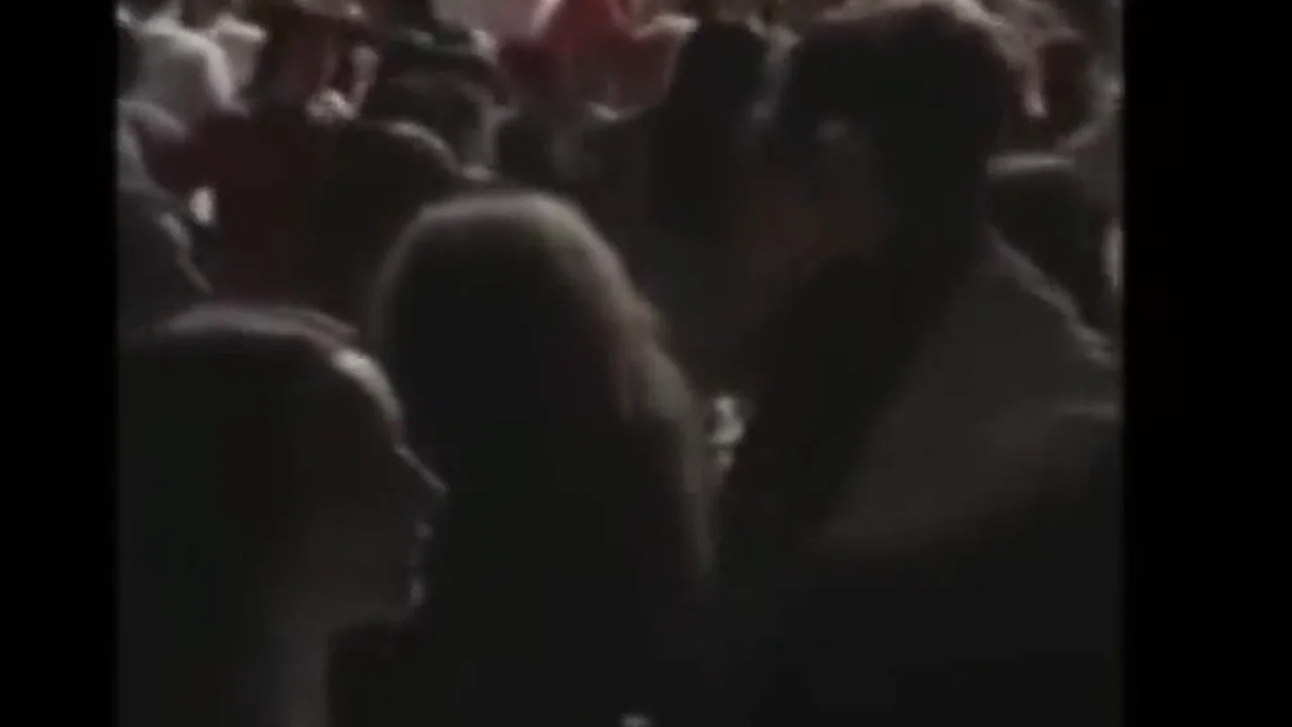 El momento de la avalancha en el concierto de Italia que ha acabado con seis muertos y decenas de heridos El momento de la avalancha en el concierto de Italia que ha acabado con seis muertos y decenas de heridos