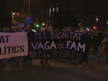 Los CDR cortan la Diagonal de Barcelona exigiendo la dimisión del conseller de Interior por las cartas de los Mossos Los CDR cortan la Diagonal de Barcelona exigiendo la dimisión del conseller de Interior por las cartas de los Mossos