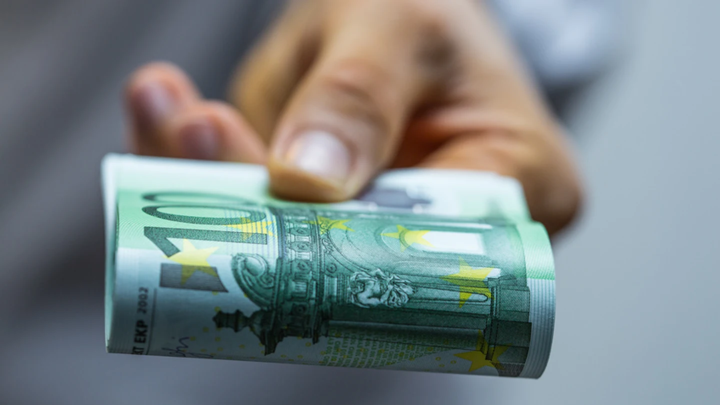 Imagen de archivo de un billete de 100 euros Imagen de archivo de un billete de 100 euros
