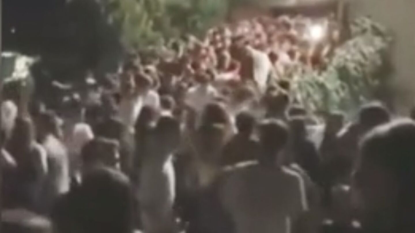 Momento de la avalancha en una discoteca de Italia
