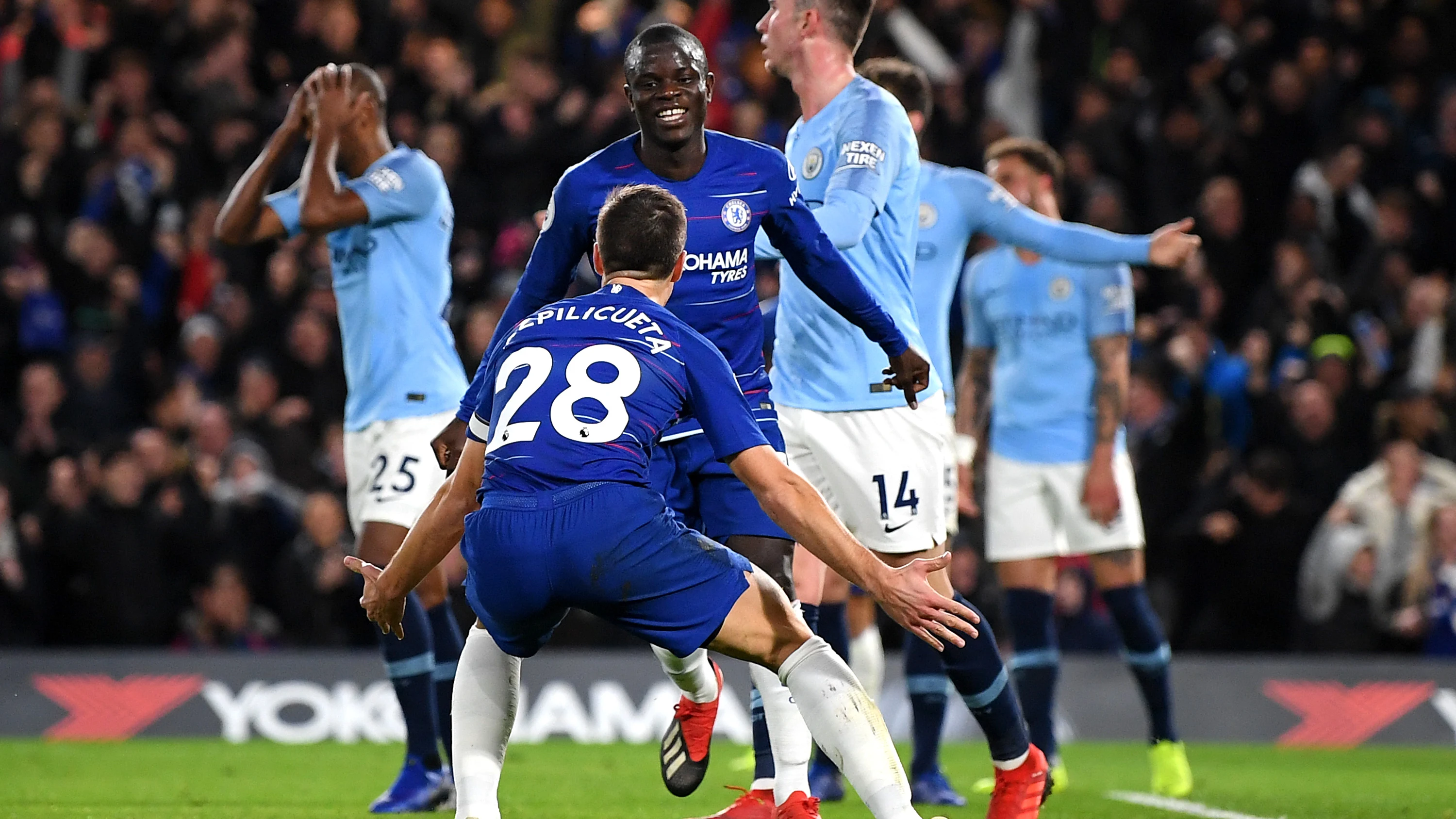 Kanté celebra su gol con el Chelsea y los jugadores del City lamentan la jugada