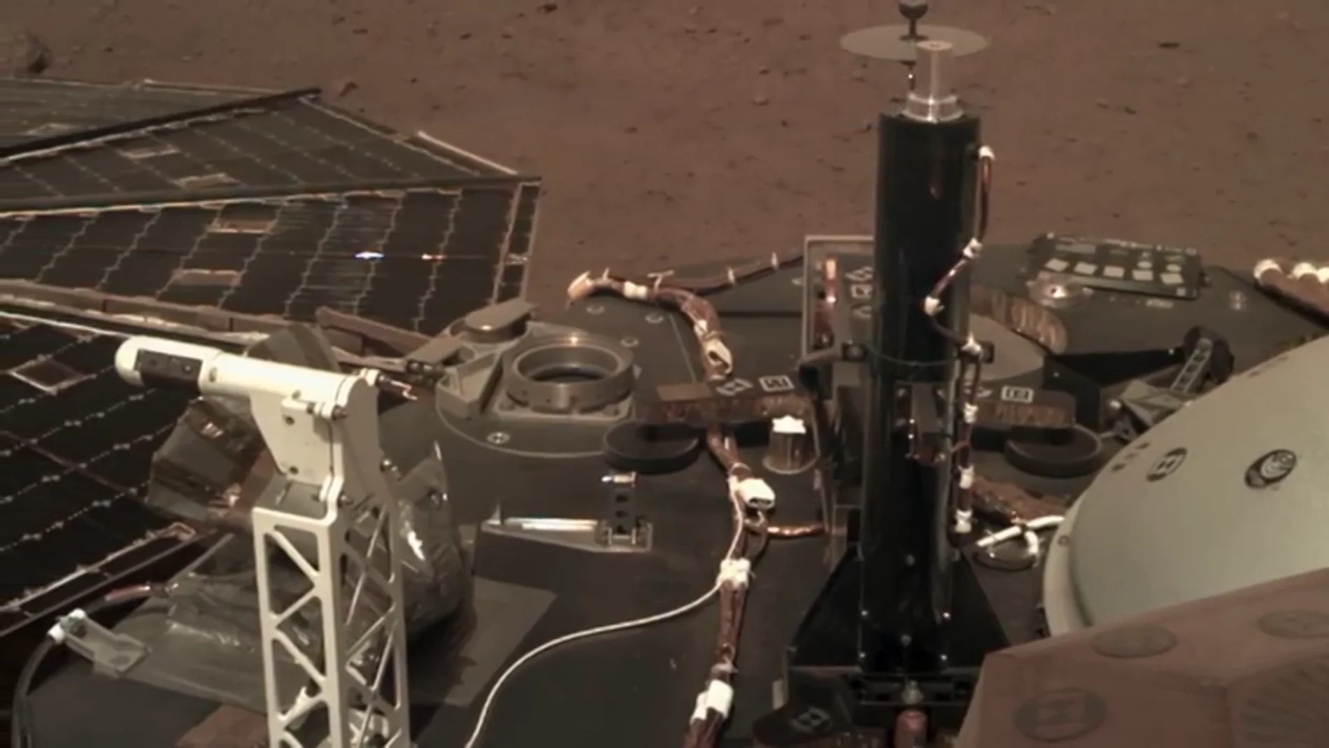 El InSight logra captar el sonido de Marte por primera vez