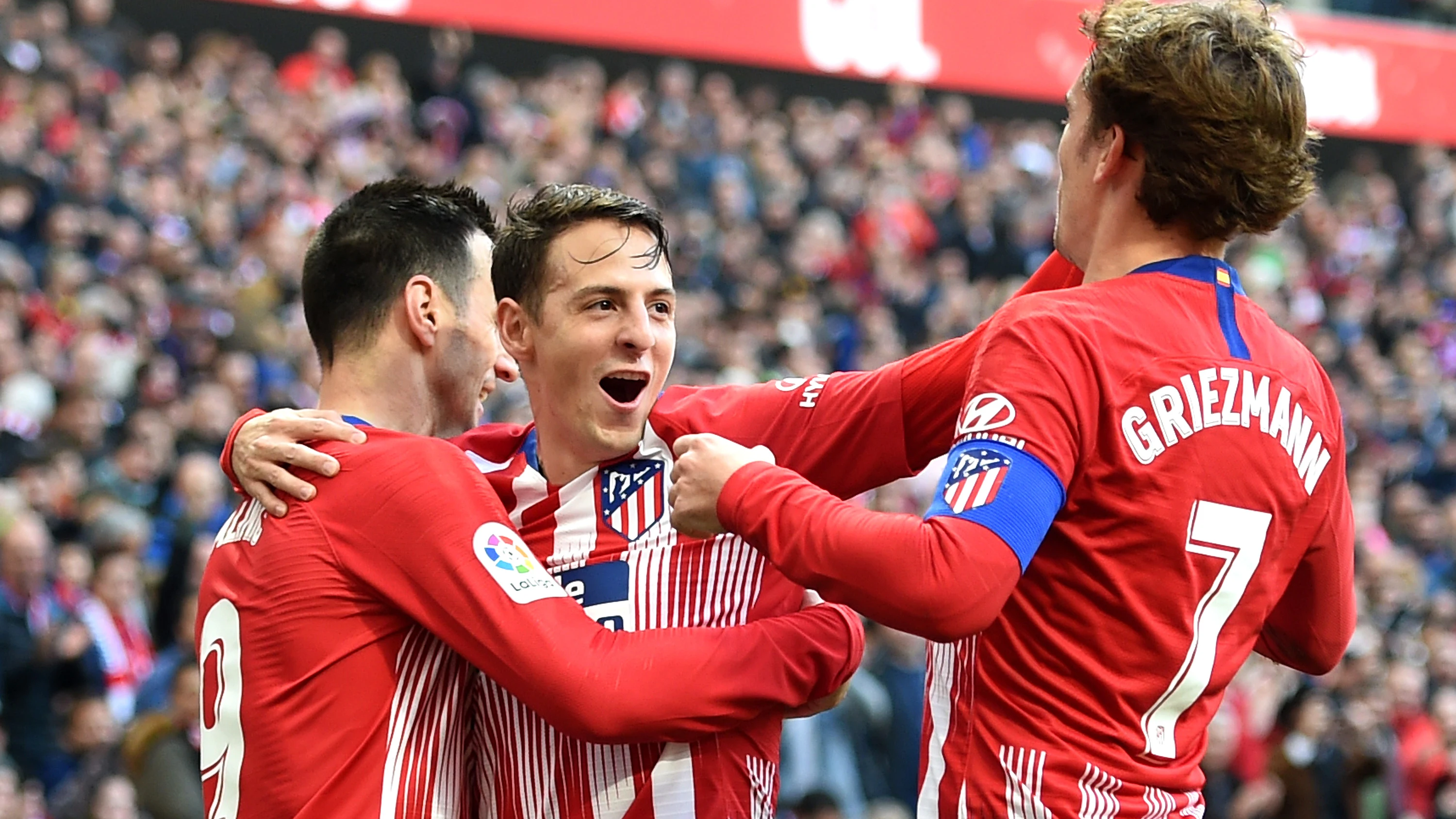 Kalinic, Arias y Griezmann celebran el gol del Atlético