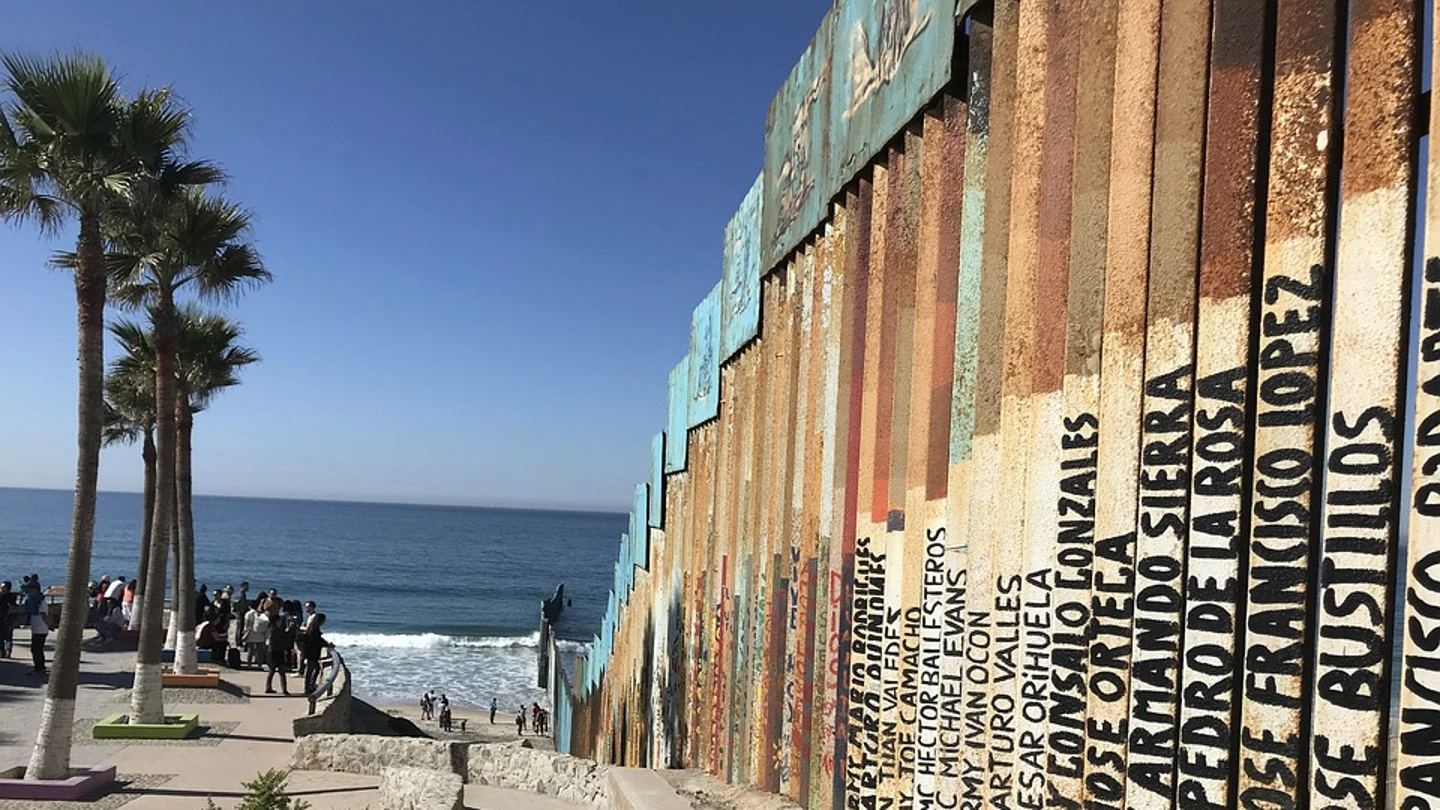 Frontera de Tijuana con EEUU Frontera de Tijuana con EEUU