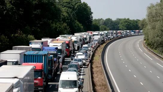 Imagen de archivo de una retención provocada por un grupo de camioneros franceses Imagen de archivo de una retención provocada por un grupo de camioneros franceses