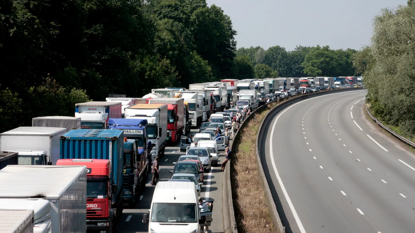 Imagen de archivo de una retención provocada por un grupo de camioneros franceses Imagen de archivo de una retención provocada por un grupo de camioneros franceses