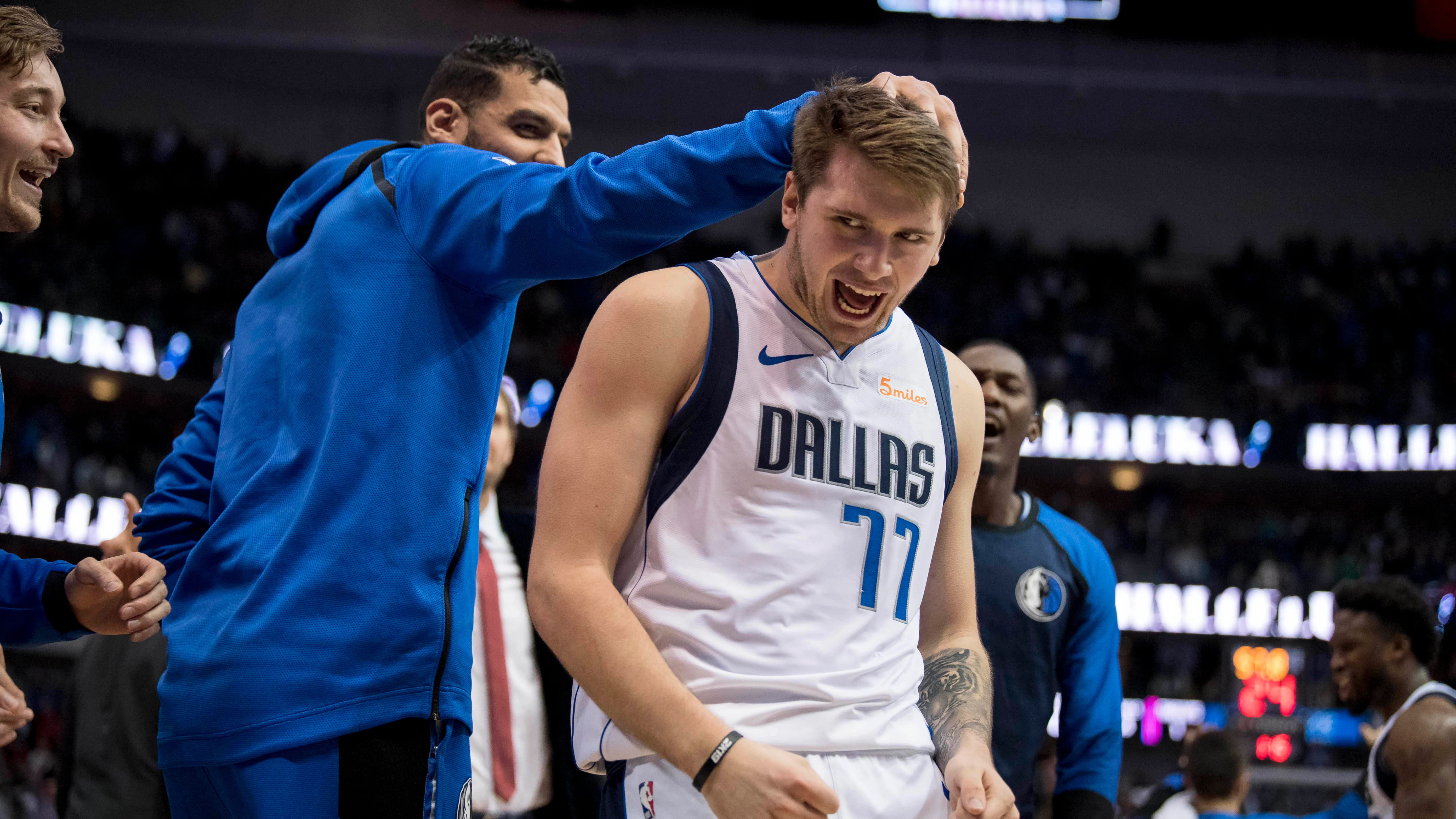 Luka Doncic celebra la victoria de Dallas Mavericks