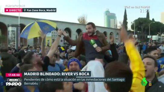 Un periodista de laSexta en las inmediaciones del Bernab&eacute;u