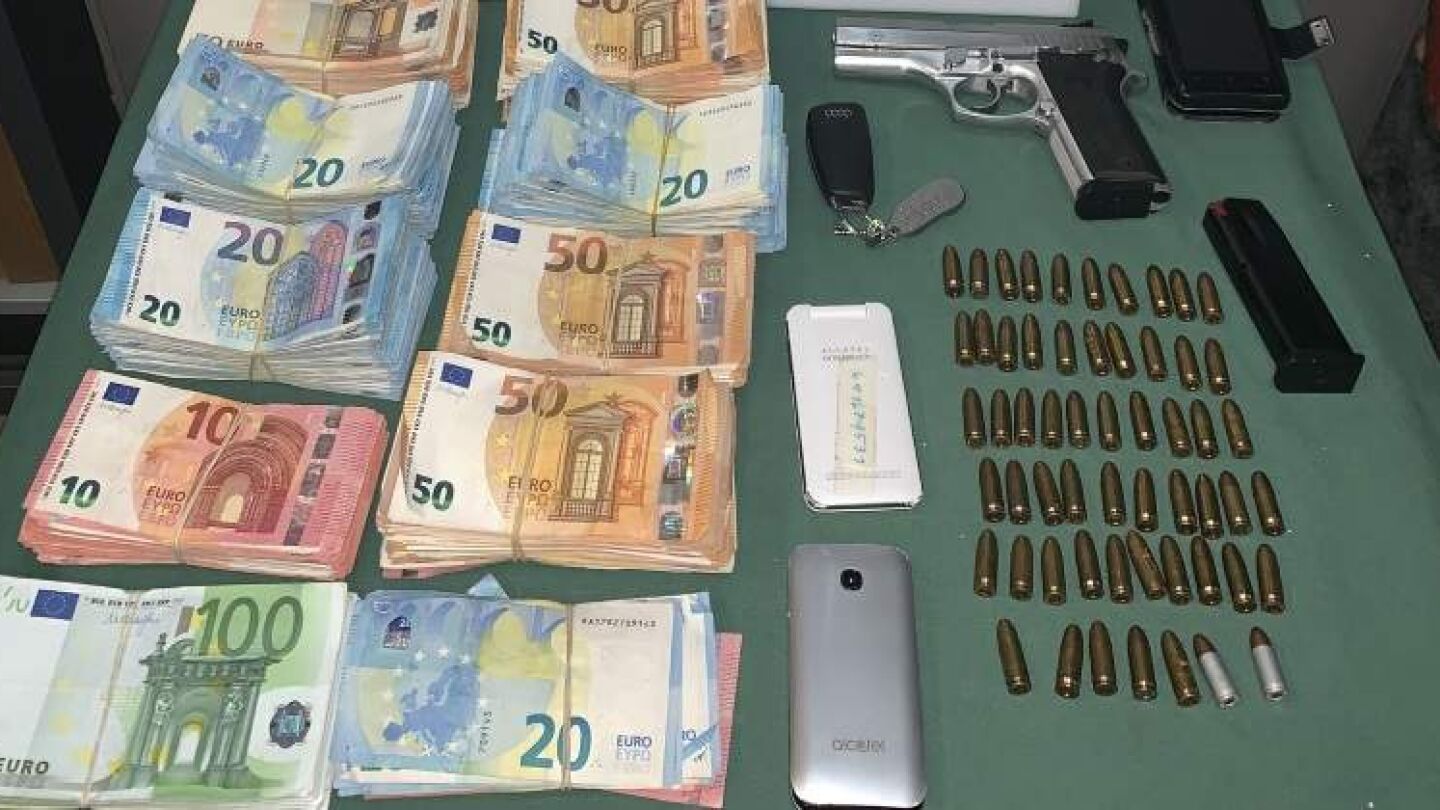 Dinero y una pistola intervenidas en la operaci&oacute;n 'R&aacute;vena'