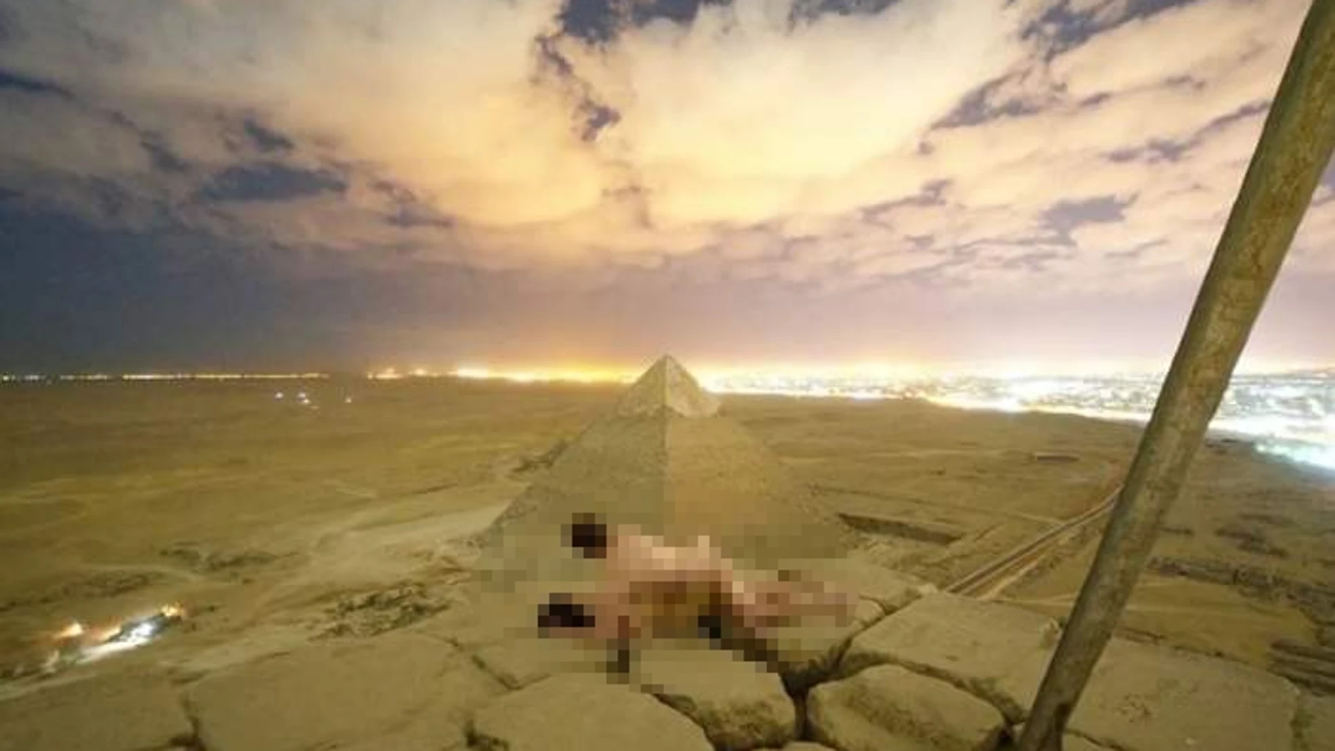 El vídeo de una pareja practicando sexo la cima de una pirámide de Guiza a Egipto