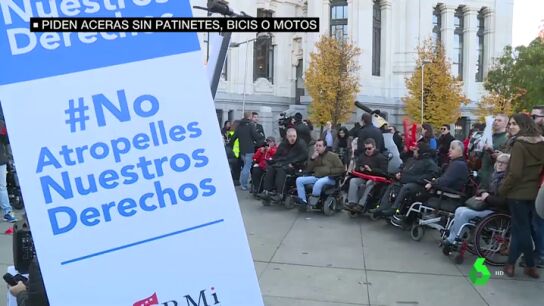 Personas con discapacidad denuncian el peligro que suponen los patinetes el&eacute;ctricos y piden una normativa que regule su uso