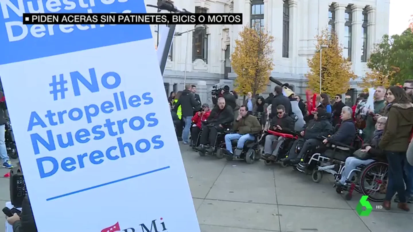 Personas con discapacidad denuncian el peligro que suponen los patinetes eléctricos y piden una normativa que regule su uso Personas con discapacidad denuncian el peligro que suponen los patinetes eléctricos y piden una normativa que regule su uso