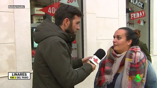 Gonzo habla con una vecina de Linares Gonzo habla con una vecina de Linares