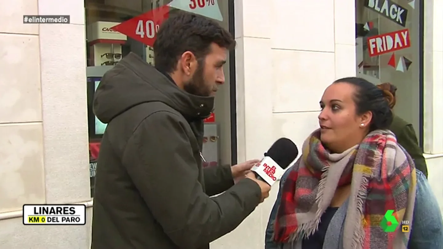 Gonzo habla con una vecina de Linares Gonzo habla con una vecina de Linares