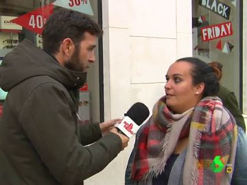 Gonzo habla con una vecina de Linares Gonzo habla con una vecina de Linares