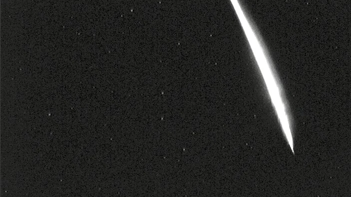 Bola de fuego de un asteroide en el cielo de Granada