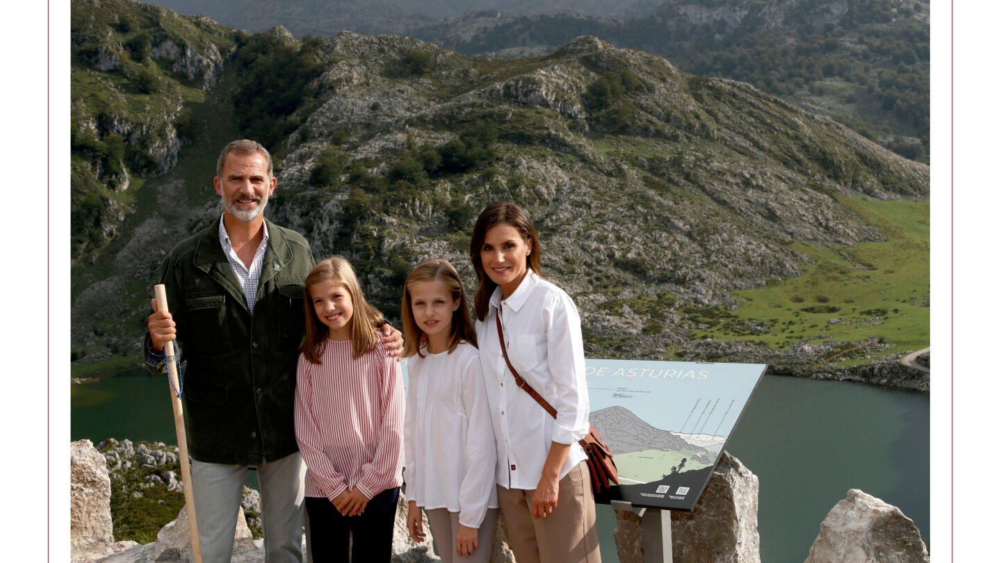 Felicitaci&oacute;n navide&ntilde;a de los Reyes y sus hijas 