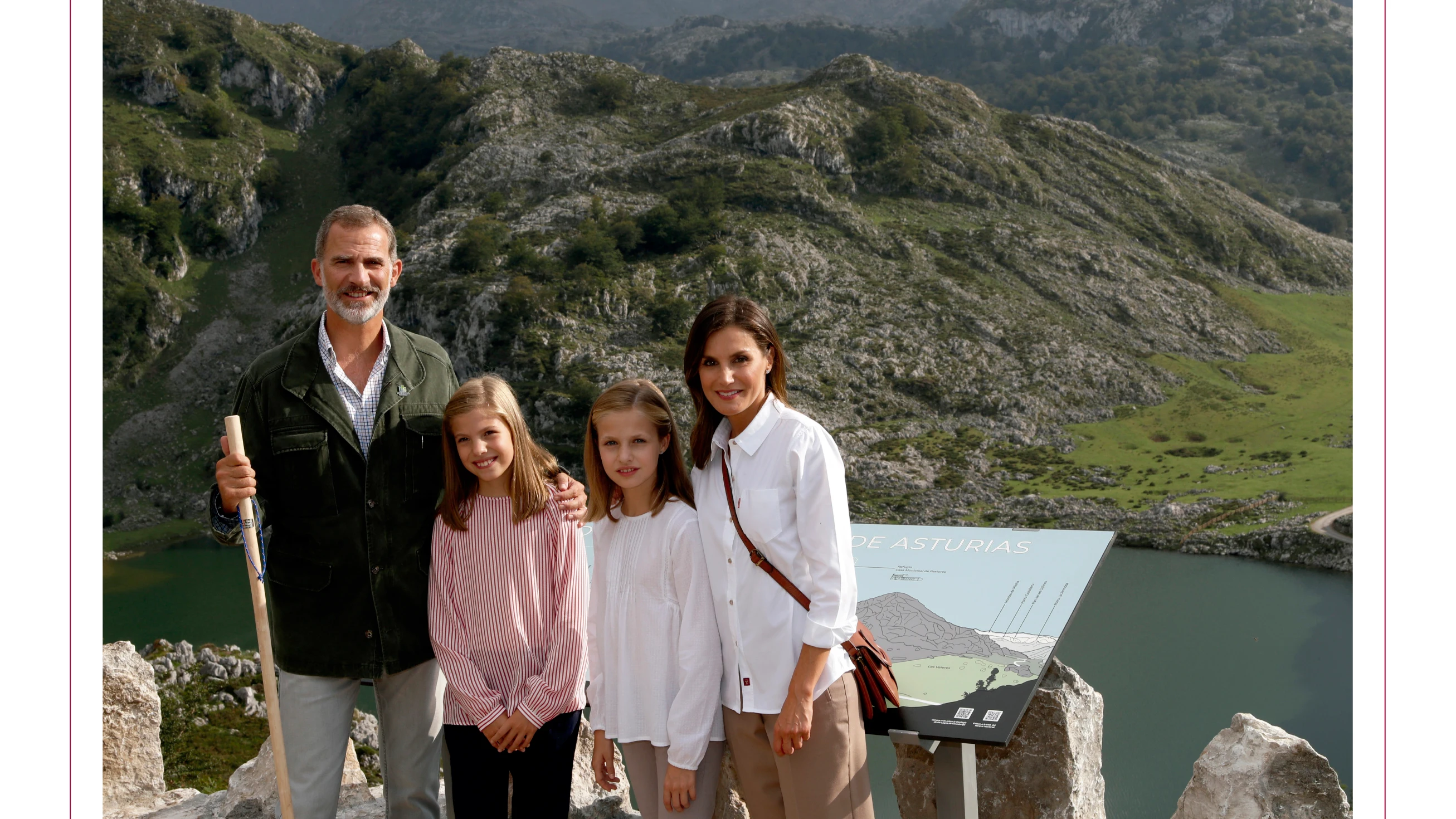 Felicitación navideña de los Reyes y sus hijas 