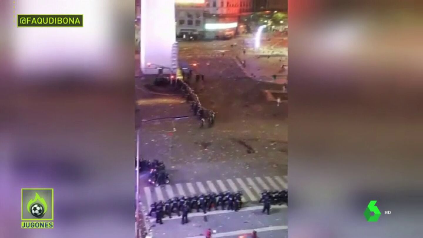 Celebraci&oacute;n y disturbios en Buenos Aires: la Polic&iacute;a desaloj&oacute; los festejos por la violencia de los hinchas de River Plate
