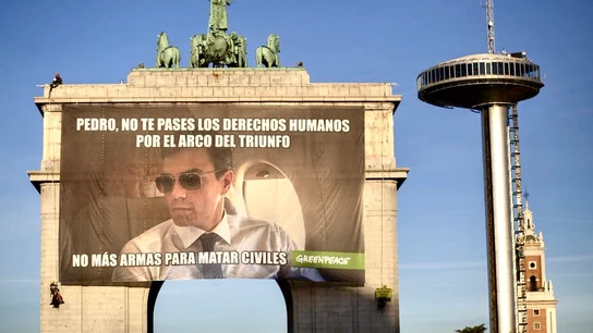 Pancarta de Pedro Sánchez por Greenpeace Pancarta de Pedro Sánchez por Greenpeace