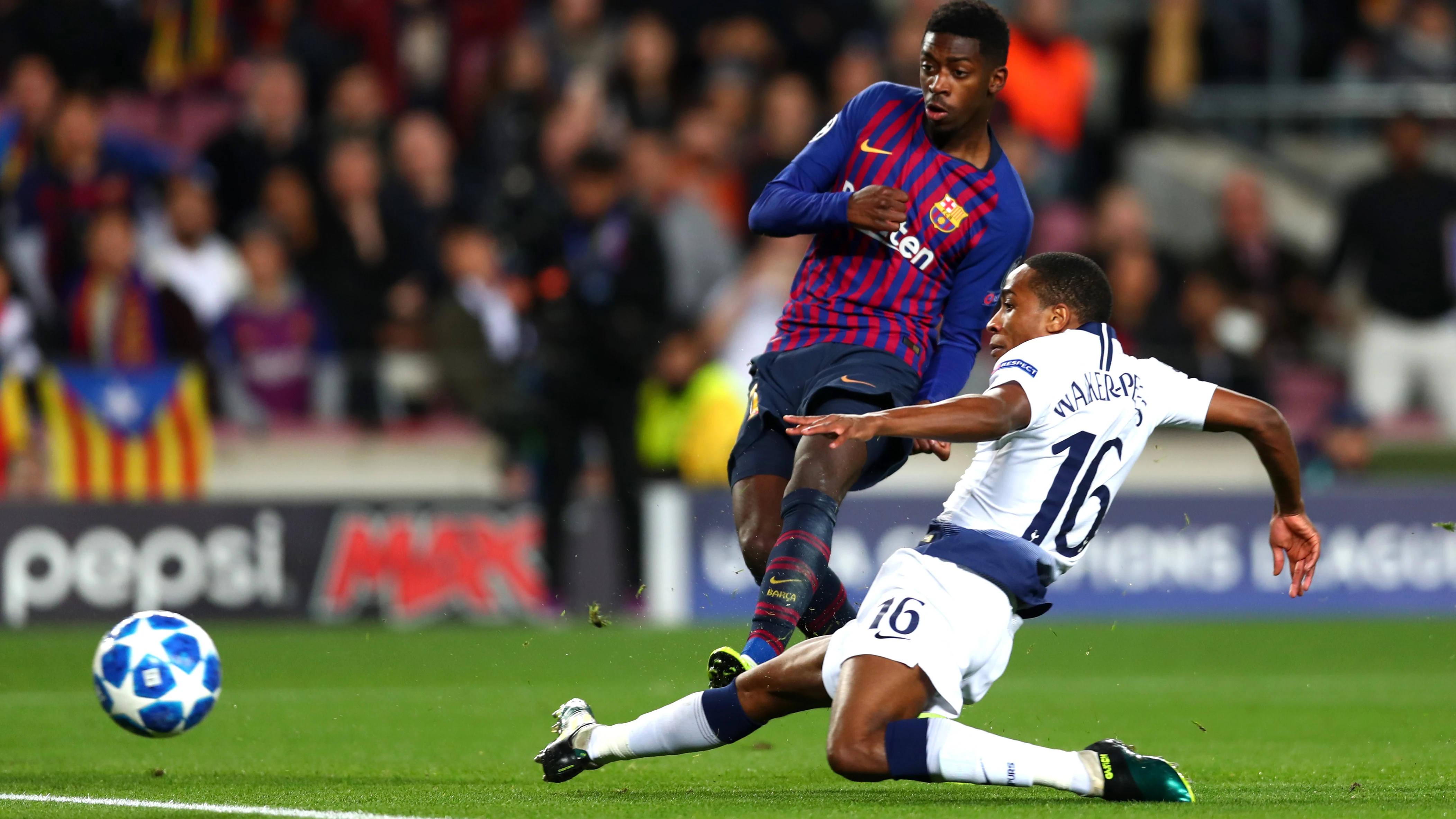 Dembelé dispara a puerta contra el Tottenham