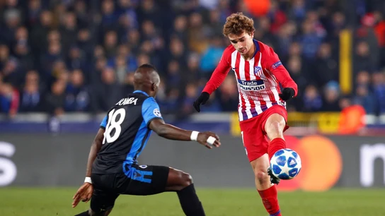Griezmann realiza un pase en el partido contra el Brujas Griezmann realiza un pase en el partido contra el Brujas