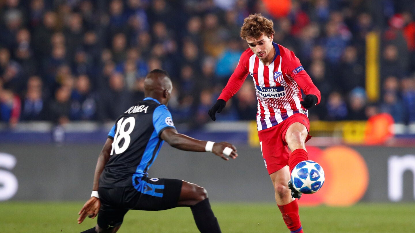 Griezmann realiza un pase en el partido contra el Brujas
