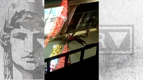 Gritos y desesperación: las brutales imágenes del tiroteo en un mercado navideño en Estrasburgo Gritos y desesperación: las brutales imágenes del tiroteo en un mercado navideño en Estrasburgo