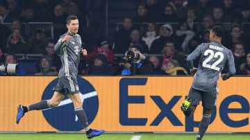 Lewandowski celebra su gol contra el Ajax