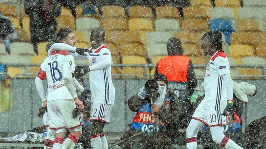 Los jugadores del Lyon celebran el gol de Fekir Los jugadores del Lyon celebran el gol de Fekir