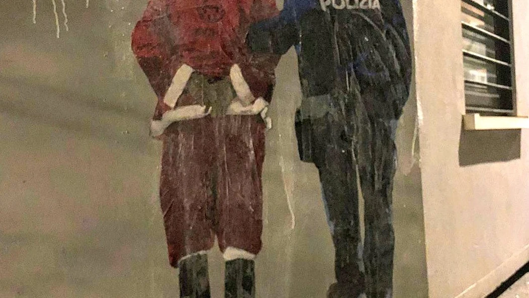 Papá Noel arrestado por inmigrante, la nueva obra de Tvboy