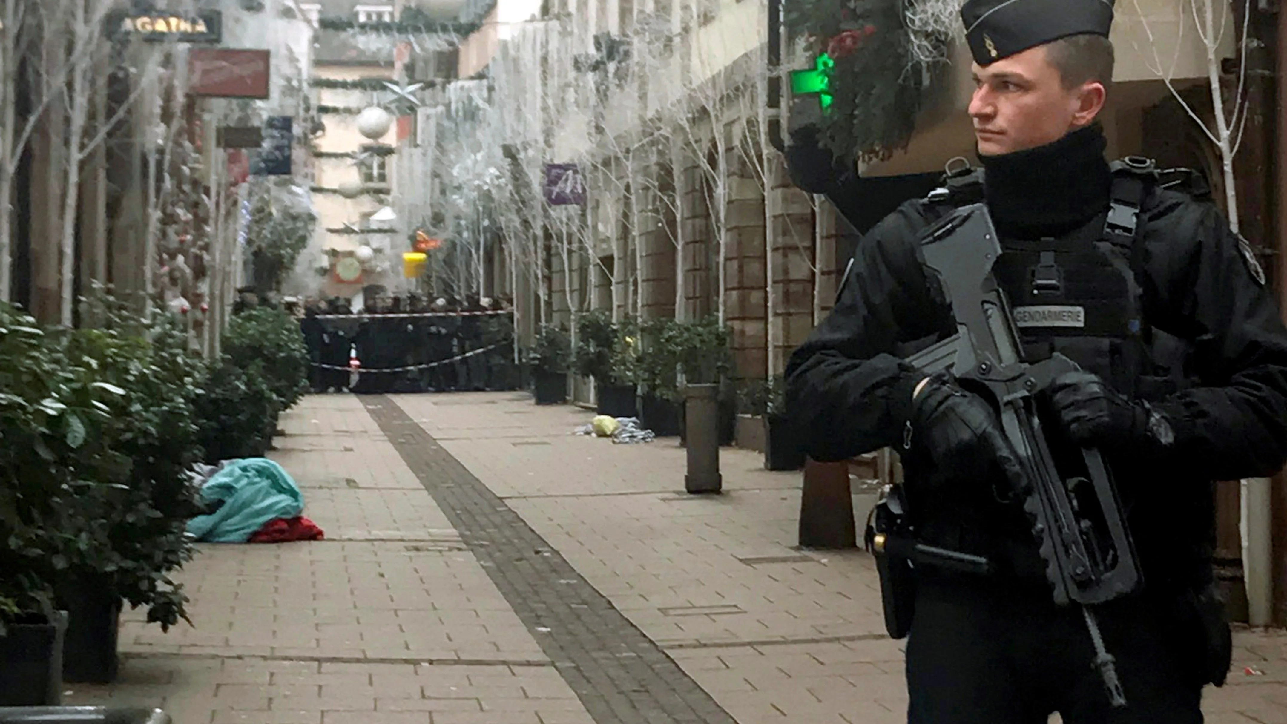 Calma, silencio y comercios cerrados en Estrasburgo tras el atentado